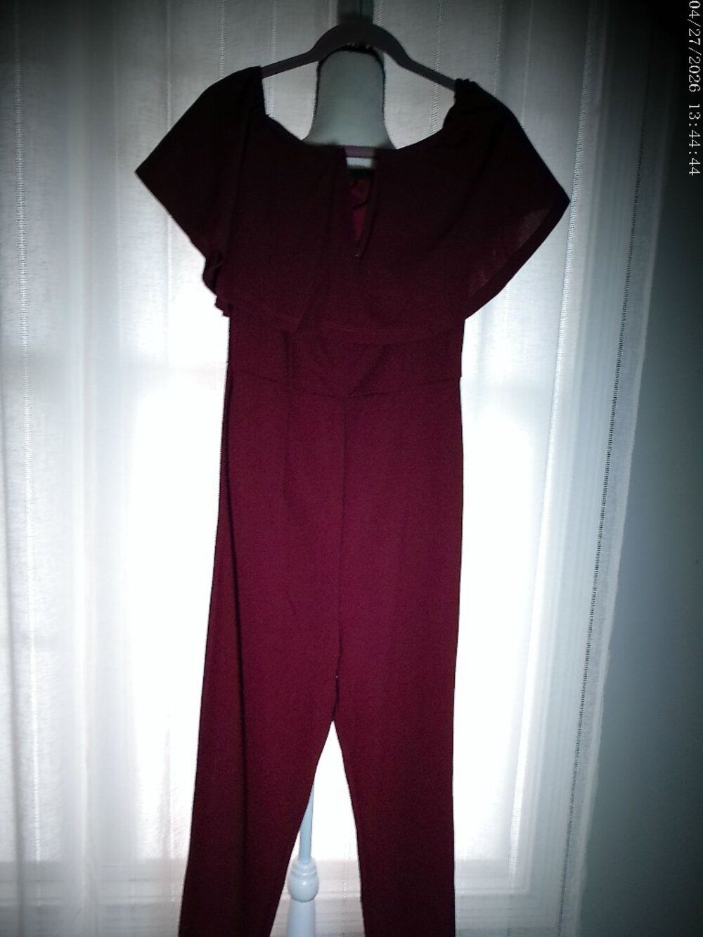 Boutique Brand Slveless V-Neck Cape Style Side Zip-UP Dark Red Capri Pantsuit XS